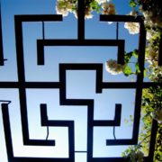 Ferronerie, sculpture labyrinthe dans le Jardin des Cinq Sens - Yvoire